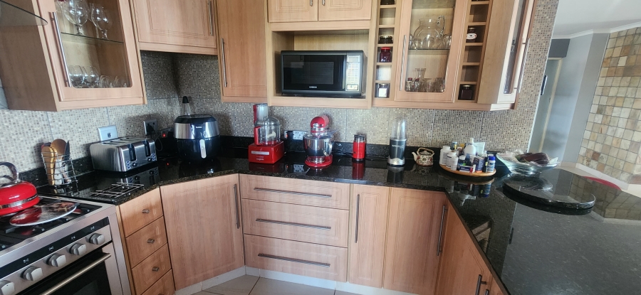 6 Bedroom Property for Sale in Da Nova Western Cape